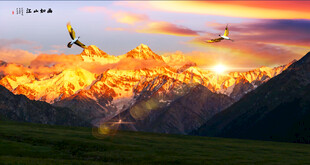 珠峰雪山日照金山