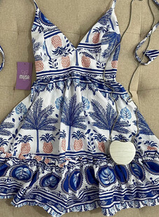 蓝白热带棕榈树图案设计