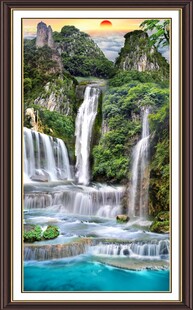 壮丽山水瀑布景观图