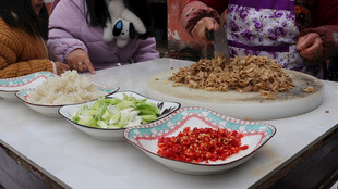 家庭聚餐备菜场景