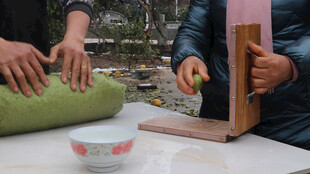 手工制作场景专注操作