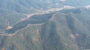 俯瞰壮丽蜿蜒的万里长城