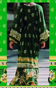 传统华丽民族服饰展示