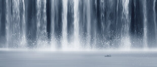 招财瀑布山水画