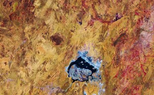 红黄色岩石纹理背景