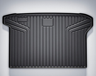 宽敞汽车后备垫子箱内部展示