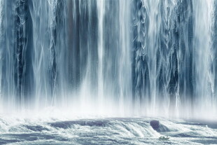 源远流长瀑布山水画背景图